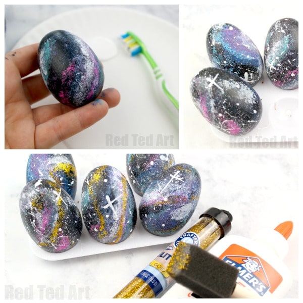 Galaxy Eggs - Fun DIY Galaxy Easter Eggs - Learn this great Galaxy DIY Egg Decorating project. Galaxy art. How to paint galaxy eggs. #Easter #Galaxy #Eggs