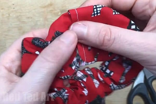 How to make a Scrunchie - how make a scrunchie with a sewing machine or by hand. A great project for kids learning to sew!