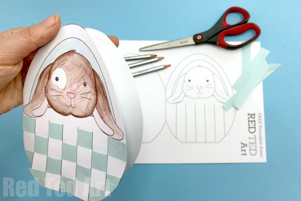 Woven Bunny Basket Cards. Free Printable Paper Weaving Easter Projects. Love these Paper Woven Easter Card Printables #easter #printables #bunny #paperweaving