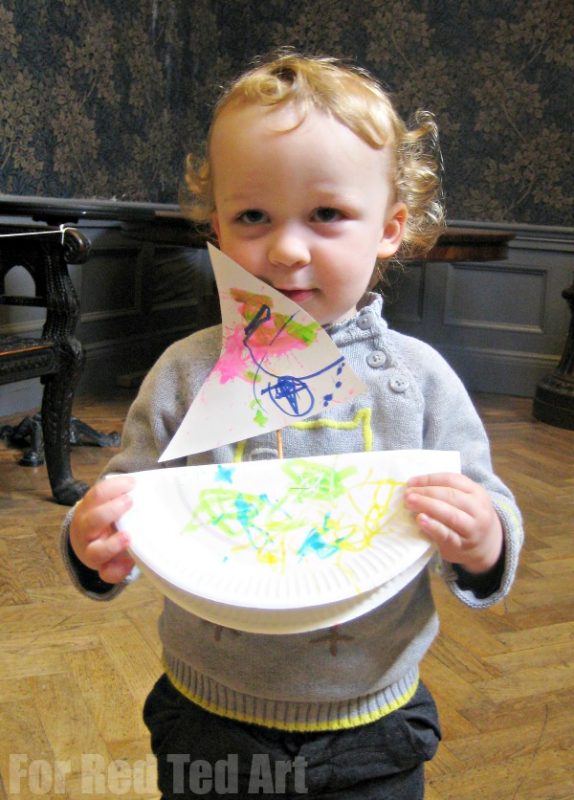 Rocking paper plates.  These paper plates are quick and easy to make and great for group crafts!  Learn how to make a rocking boat!  #paperplates #preschool #2and3yrsolds #boats #ship #yacht