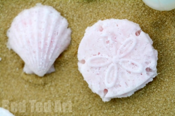 Seashell Bath Bombs - a great DIY Mermaid Party Favour or end of year gift for teens and Teacher Appreciation week! Learn how to make bath bambs #seashells #seashell #bathbombs #favours