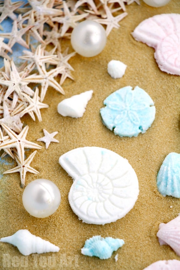 Seashell Bath Bombs - a great DIY Mermaid Party Favour or end of year gift for teens and Teacher Appreciation week! Learn how to make bath bambs #seashells #seashell #bathbombs #favours
