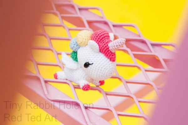 Free crochet unicorn pattern.  Learn how to make this little unicorn crochet toy with Tiny Rabbit Hole on Red Ted Art #crochet #unicorn #amigurumi #kawaii #pattern