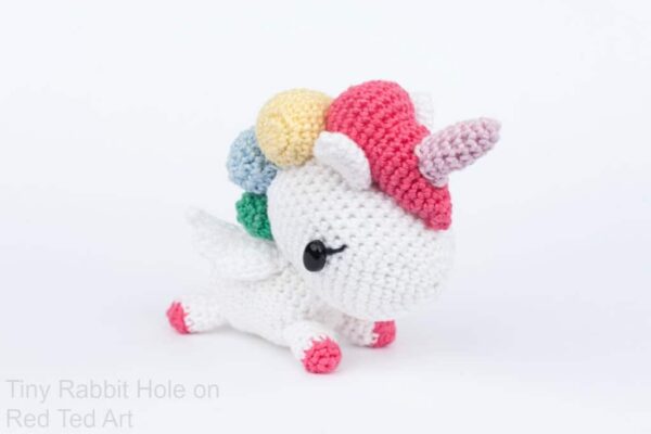 Free Unicorn Crochet Pattern. Learn how to make this tiny unicorn crochet toy with Tiny Rabbit Hole on Red Ted Art #crochet #unicorn #amigurumi #kawaii #pattern