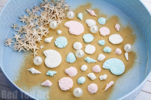 Seashell Bath Bombs - a great DIY Mermaid Party Favour or end of year gift for teens and Teacher Appreciation week! Learn how to make bath bambs #seashells #seashell #bathbombs #favours