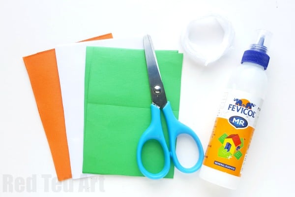 Paper Fan Bunting for Indian Independence Day. How to make paper fan bunting. How to make a paper accordion wall decorations. #paper #india #indepenceday #decorations #bunting #paperfans