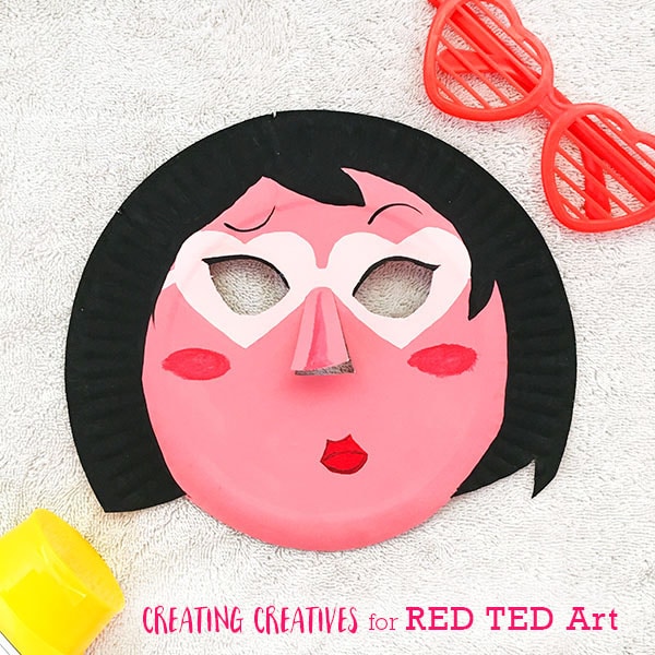 Summer Paper Plate Masks - remember to put your sunscreen on at #SummerCamp or on the Beach.. or else end up with these quirky Sunburnt Paper Plate Mask faces! Super cute guest post from Creating Creatives #summer #preschool #paperplates #masks