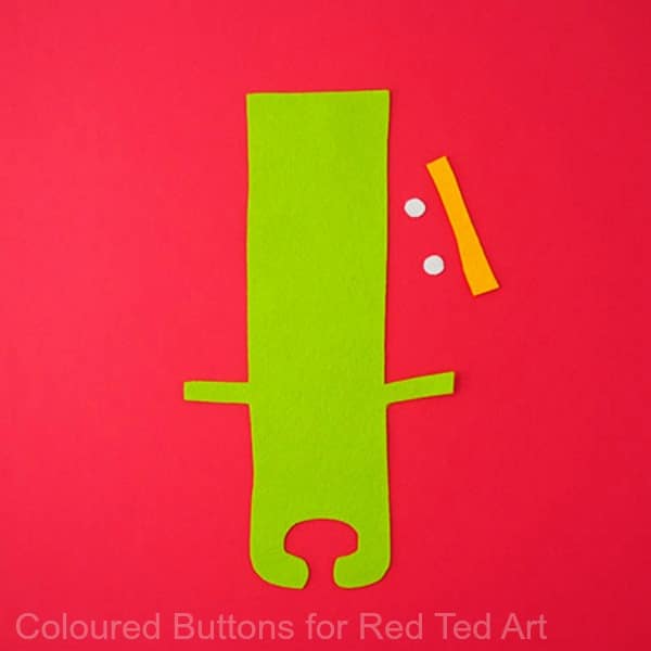 Easy Felt Monster Bookmark - sewing projects for kids. Teach kids to sew with this simple Felt Monster Bookmark DIY. Great for back to school & gift ideas #backtoschool #sewing #monsters #bookmarks