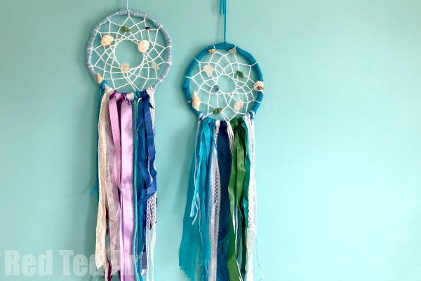 DIY Mermaid Dreamcatcher - how to make a dreamcatcher - decorate with Seashells and Sea Glass for a lovely Mermaid Decoration #mermaids #dreamcatcher #decorations #seaglass #seashells