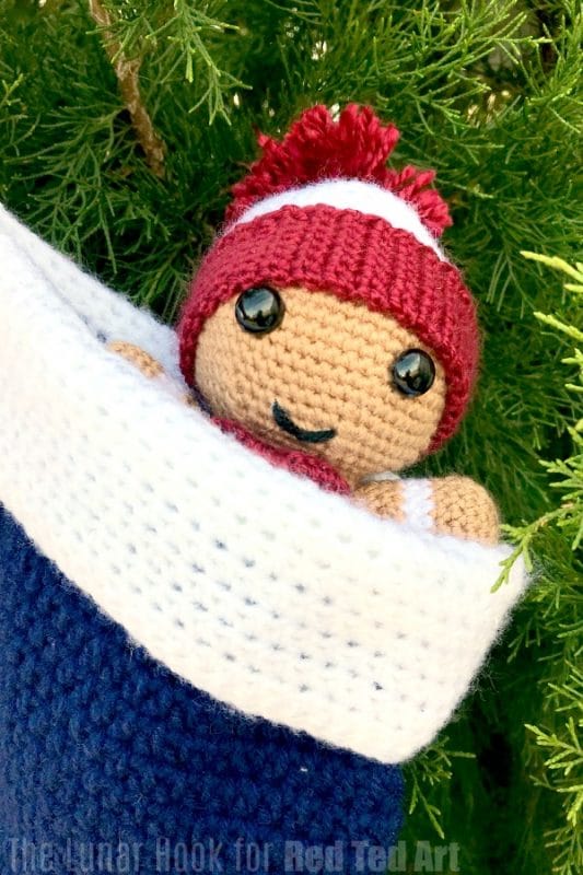 Free Gingerbread Man Crochet Pattern for Christmas. How to crochet a Gingerbread Man Toy for Christmas #christmas #crochet #pattern