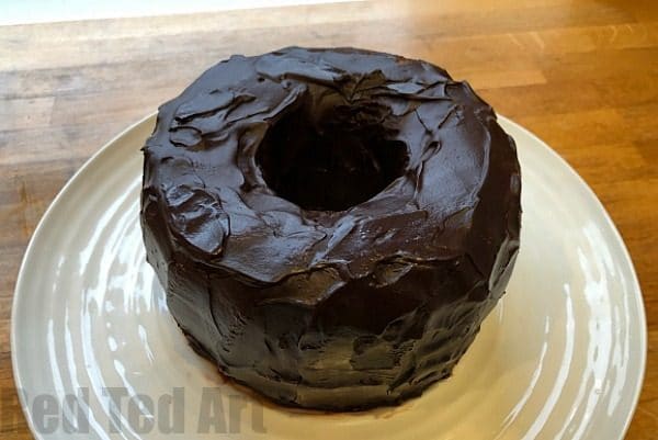 Easy Halloween Cake for Kids - from Barbie Doll Cake to Monster High Cake for Halloween. Fun, easy, SPOOKY! #Halloween #cake #baking
