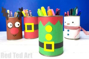 DIY Christmas Desk Tidy, quick and easy way to decorate your desk for Christmas. Great Christmas Pencil Pots or DIY Christmas Candy Holders. Quick, easy fun #christmas #desktidy #roomdecor
