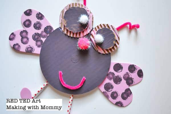 Easy Recycled Love Bugs - a great Valentines Craft for kids. Get creative with recycled cardboard and other bits for Valentines. Great Valentines Art for Kids and Preschoolers #Valentines #recycled #lovebugs #kids #preschool