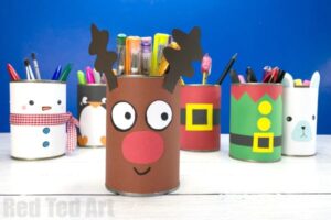 DIY Christmas Desk Tidy, quick and easy way to decorate your desk for Christmas. Great Christmas Pencil Pots or DIY Christmas Candy Holders. Quick, easy fun #christmas #desktidy #roomdecor