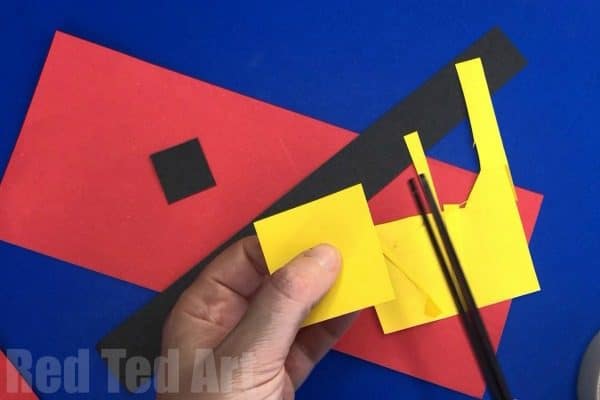 How to make a DIY Santa Desk Tidy. 5 minute craft for Christmas. Easy Santa Pencil pot or Santa Candy Holder. How to make a santa decoration from paper