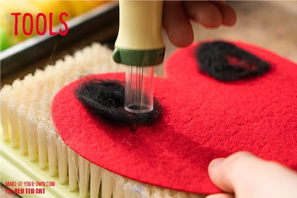 How to felt Hearts for Valentines Day. Adorable Needle Felted Heart Wall Decorations. Teach kids how to needle felt #needlefelting #felting #howto #valentines #hearts