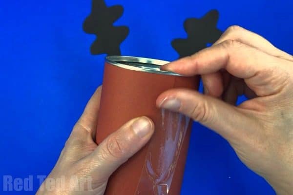 Easy DIY Reindeer Desk Tidy or Reinder Pencil Pot DIY! A great 5 minute craft for Christmas. Upcycle a tin can and transfrom it with paper to make Rudolph