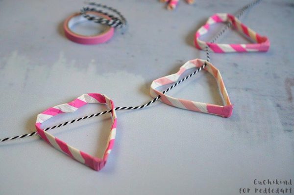 Fun Straw Crafts for Valentine's Day. Quirky Paper Straw Arts and Crafts ideas for kids. 5minute crafts for drinking straws. #valentines #decorations #paperstraws #straws