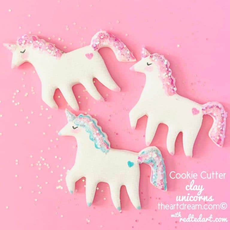 DIY Unicorn Clay Cookies! Cute and easy kids craft idea! #diy #kidscraft #unicorndiy #unicorn #unicorntheme #unicorncraft