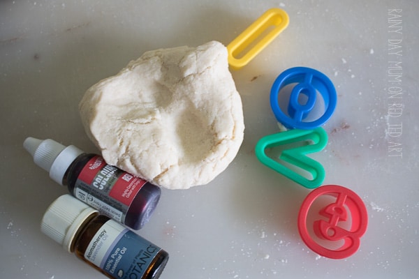 Try out these fun lt Dough LOVE Necklace for Valentine's Day. Salt Dough Crafts for Valentine's. BFF Love Crafts for Kids to make on Valentine's Day. Salt Dough Crafts. #Valentines #saltdough #bff #kids