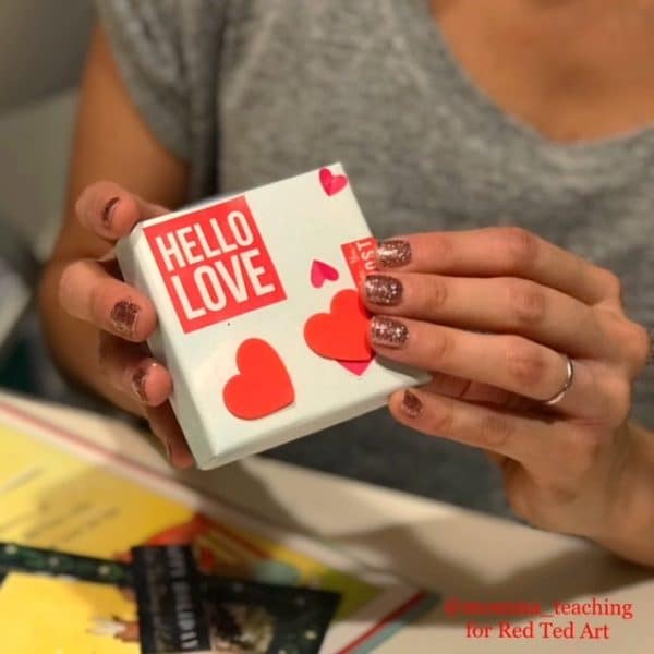 Make a KISS BOOK with your little ones. This is not only a great Valentines Activity for Preschooler, but also a lovely craft to make if Mom or Dad have to "go away" a lot. Fill your Kiss Box with kisses and feel loved!!! Great for the first School Day too! #valentines #kissbook #school