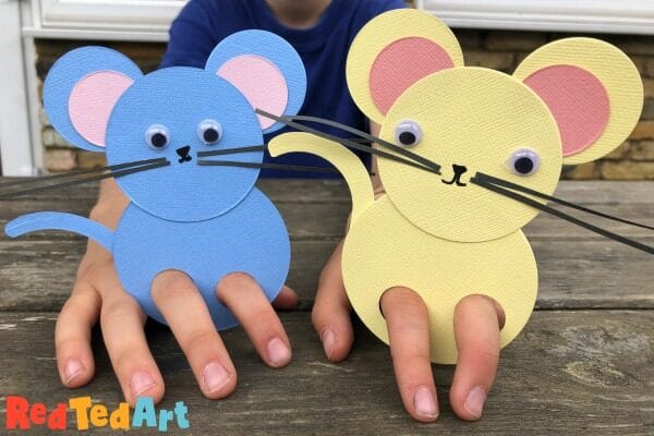 Mouse finger puppet made of circles