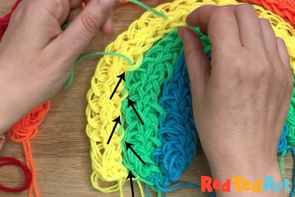 connecting finger knitting