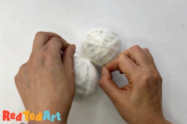 knotting the yarn