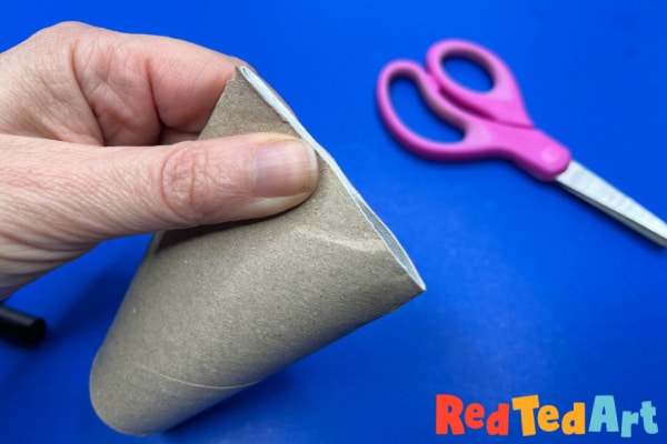 shape the toilet roll