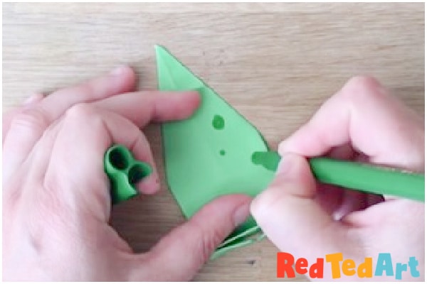 decorate your paper frog toys