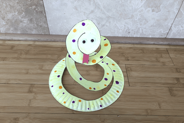7 Paper Plate Snakes Twirler Crafts - Red Ted Art - Kids Crafts