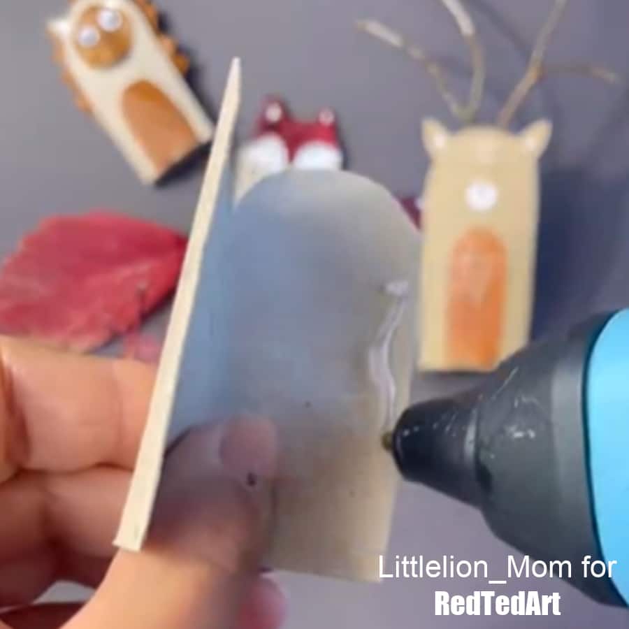 Fall Leaf Puppets Craft for Kids - Red Ted Art - Kids Crafts