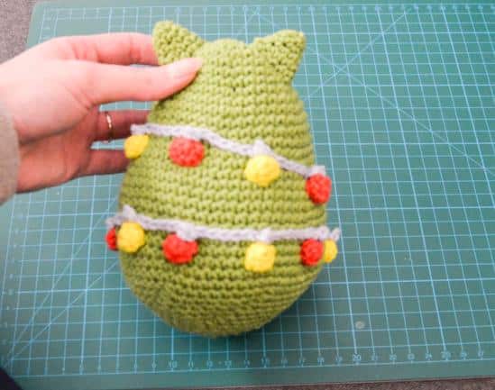 sew on the crochet christmas tree lights red 2