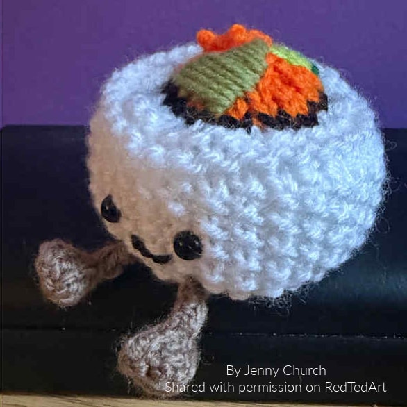 Cutest maki roll amusables jelly cat knitting pattern. Ideal as a bag charm or christmas ornament
