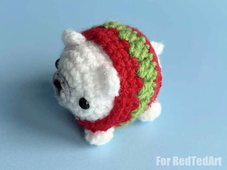 adorable free polar bear crochet pattern for Winter or Christmas - leaf bear patterns