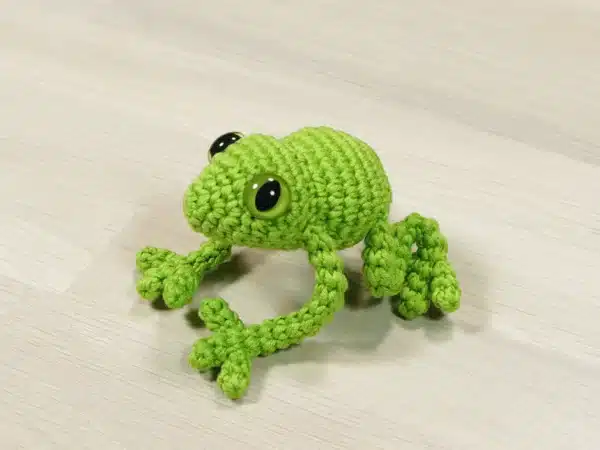 realistic crochet frog pattern