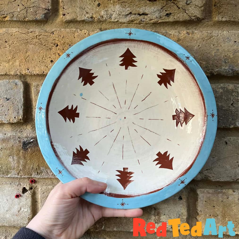 beginner pottery part 1; Terracotta slab plate with sgraffito