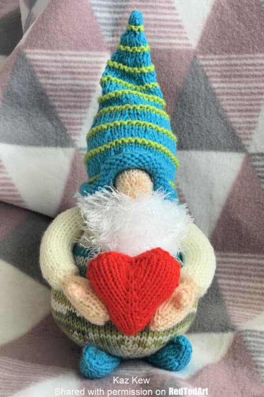 How to knit a gnome