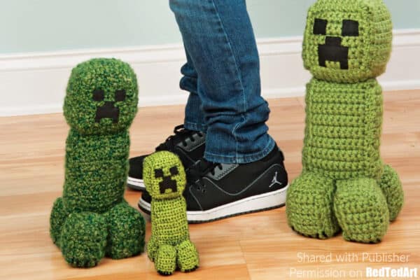 finished creeper crochet project with free crochet pattern for minecraft fans